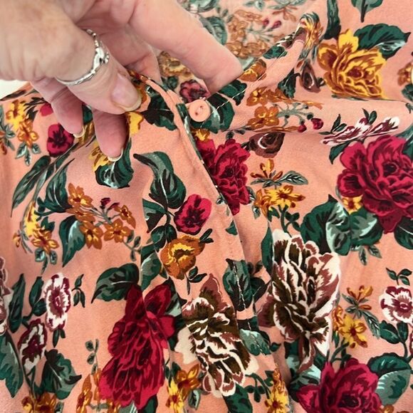 Ambiance szS flowered faux wrap bodice skirted elastic waist shorts romper EUC - Picture 6 of 11